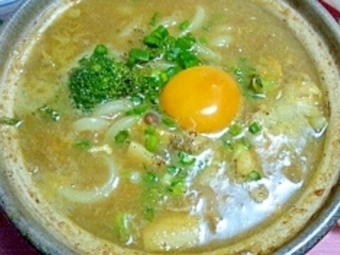 鍋焼き月見カレーうどん